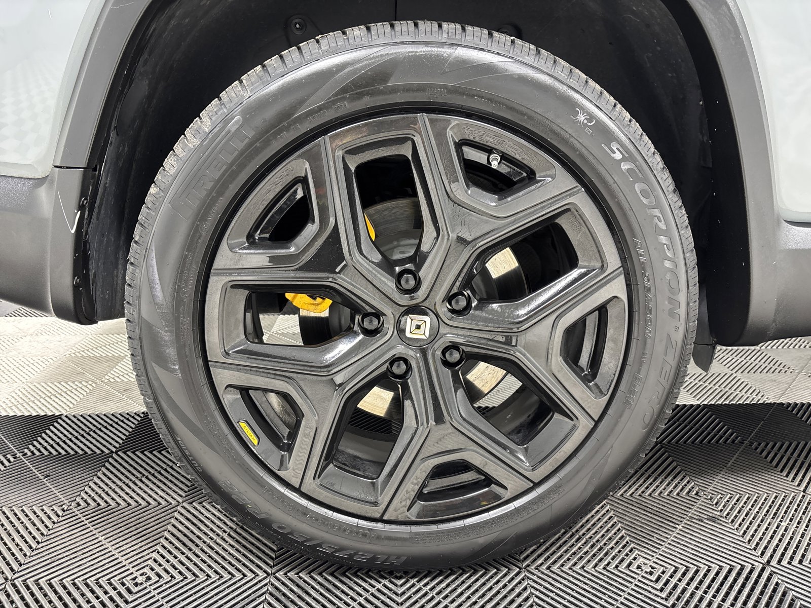 Used 2022 Rivian R1S Launch Edition image 12