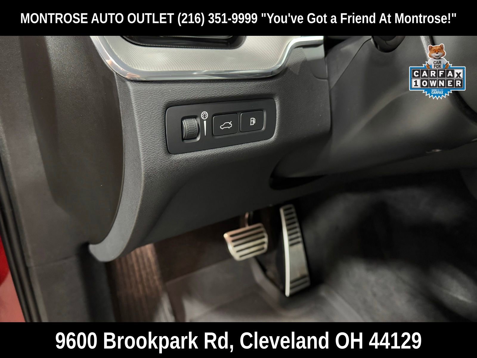 Used 2022 Volvo XC60 T8 R-Design w/ Advanced Package image 17