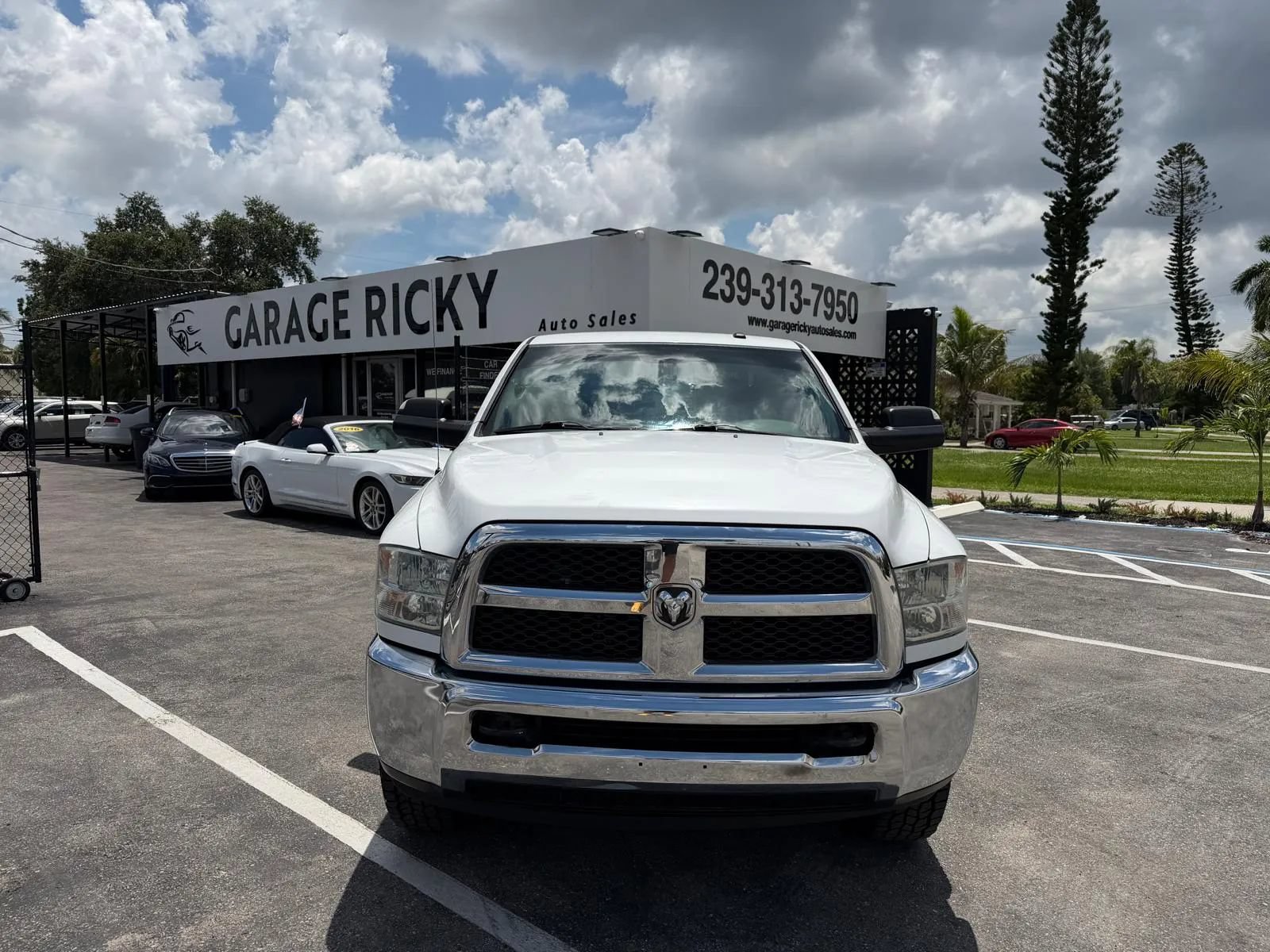 Used 2014 RAM 2500 Tradesman w/ Chrome Appearance Group AWD/4WD image 2