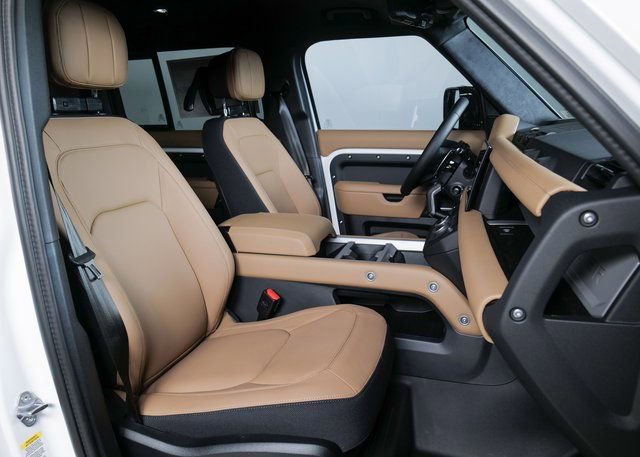 New 2025 Land Rover Defender 130 V8 image 3