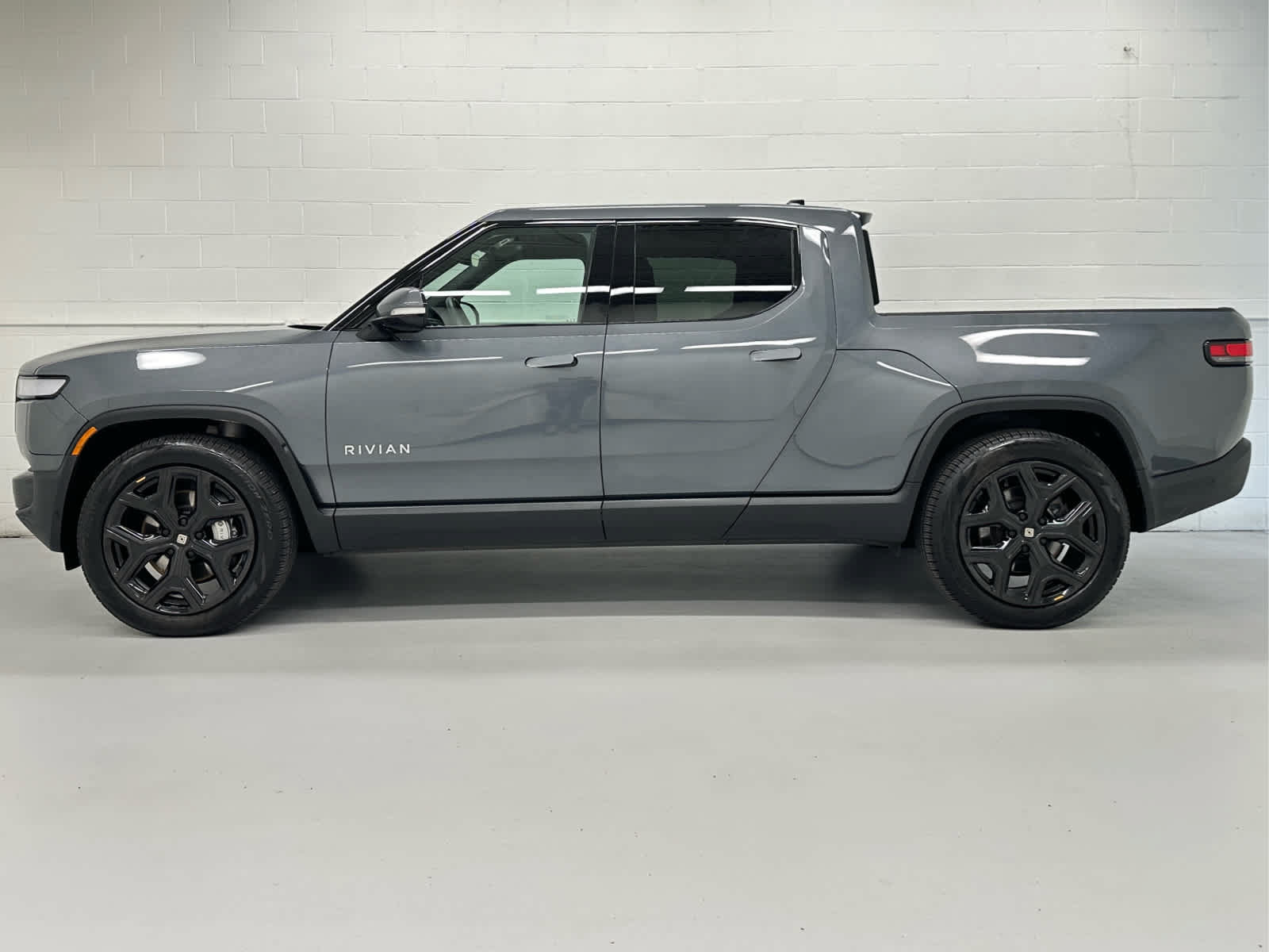 Used 2023 Rivian R1T Adventure AWD/4WD image 3