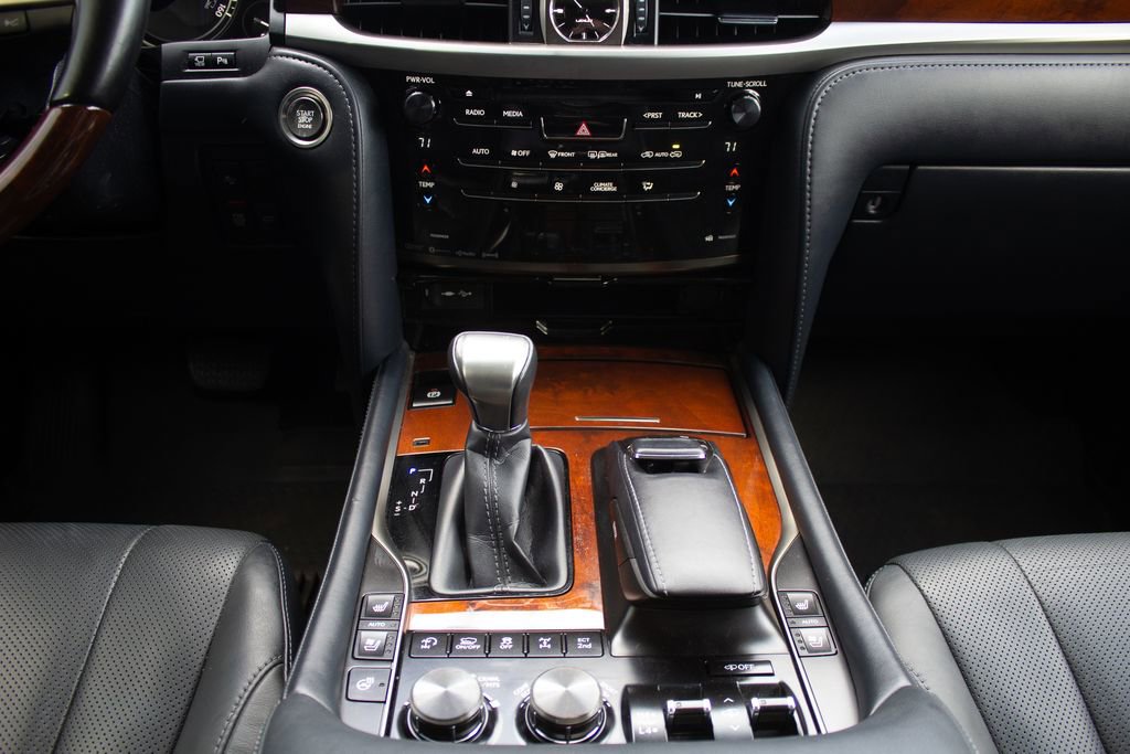 Used 2021 Lexus LX 570 4WD w/ Luxury Package image 21