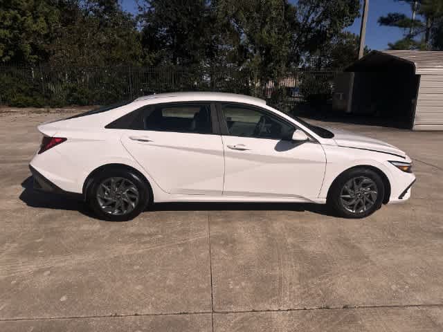 Used 2024 Hyundai Elantra SEL FWD image 15