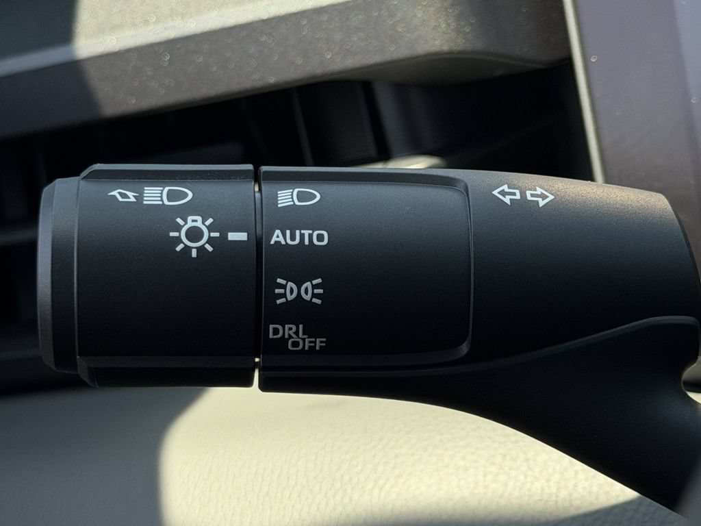 Used 2026 Toyota RAV4 SE FWD image 23