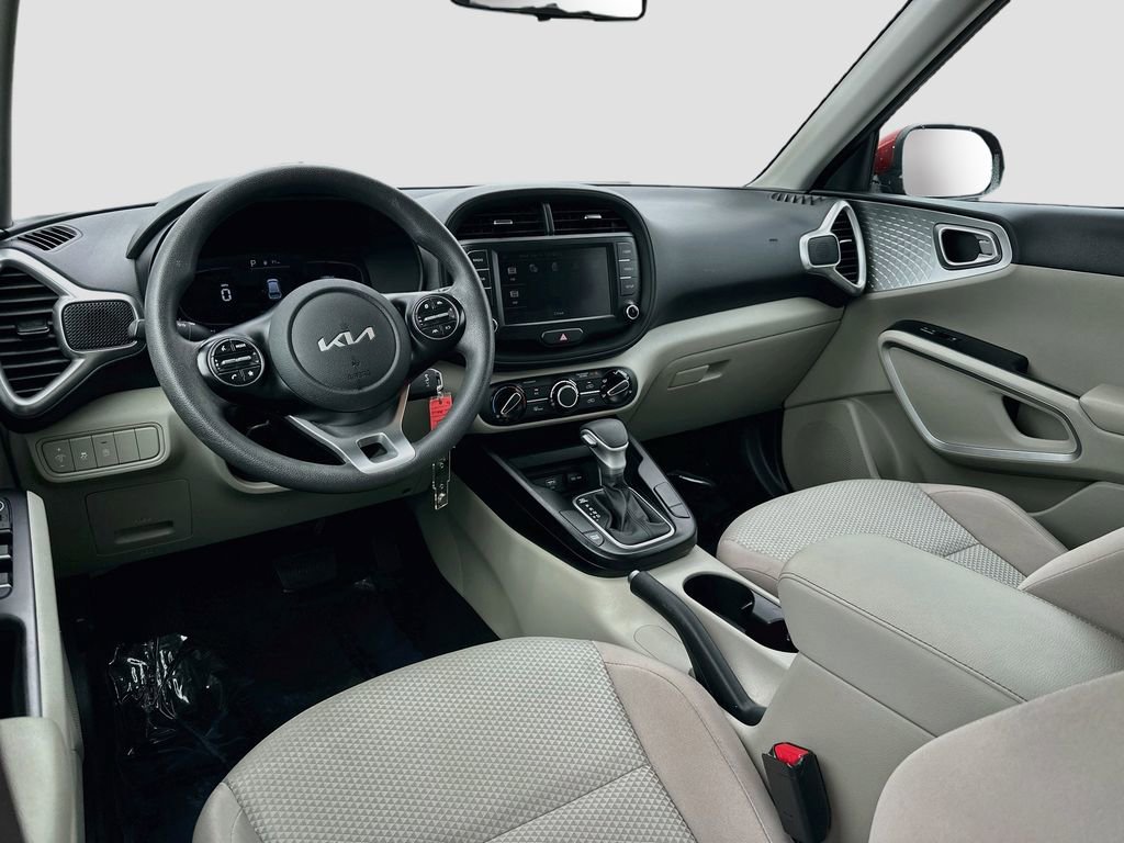 Used 2023 Kia Soul LX w/ LX Technology Package FWD image 21