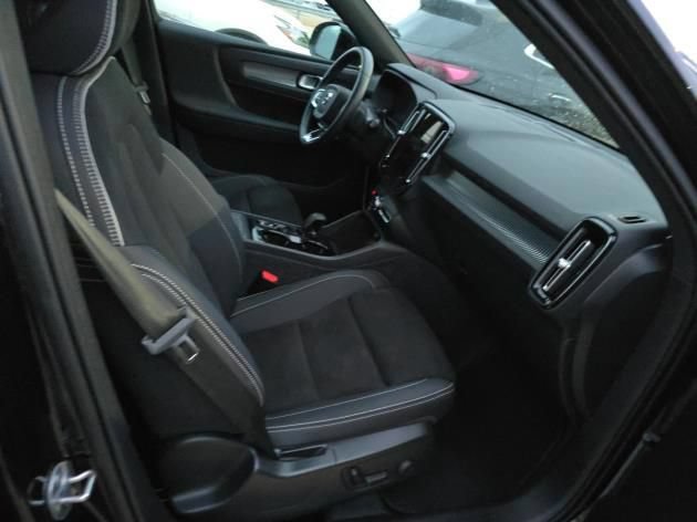 Used 2025 Volvo XC40 B5 Plus AWD/4WD image 2