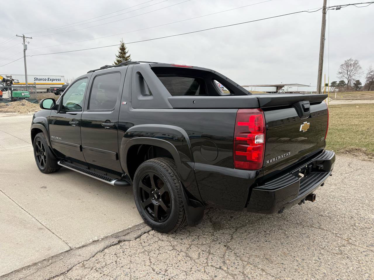 Used 2011 Chevrolet Avalanche LT w/ Luxury Package image 7