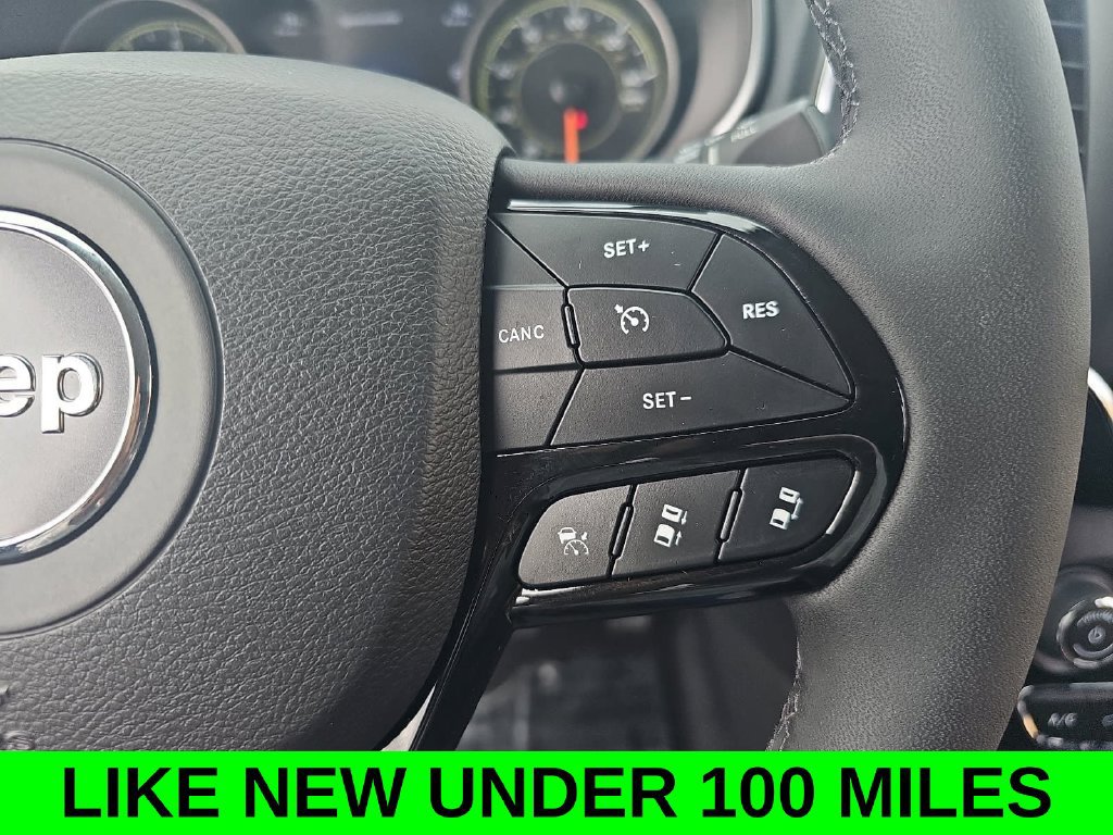 Used 2023 Jeep Cherokee Altitude Lux AWD/4WD image 18