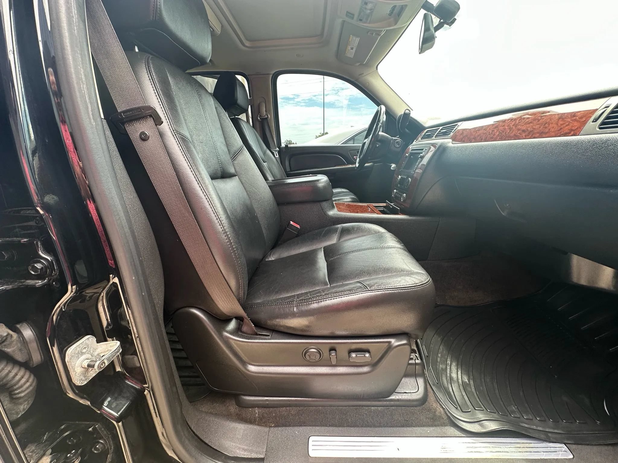 Used 2008 Chevrolet Avalanche LTZ w/ LTZ Preferred Equipment Group AWD/4WD image 14