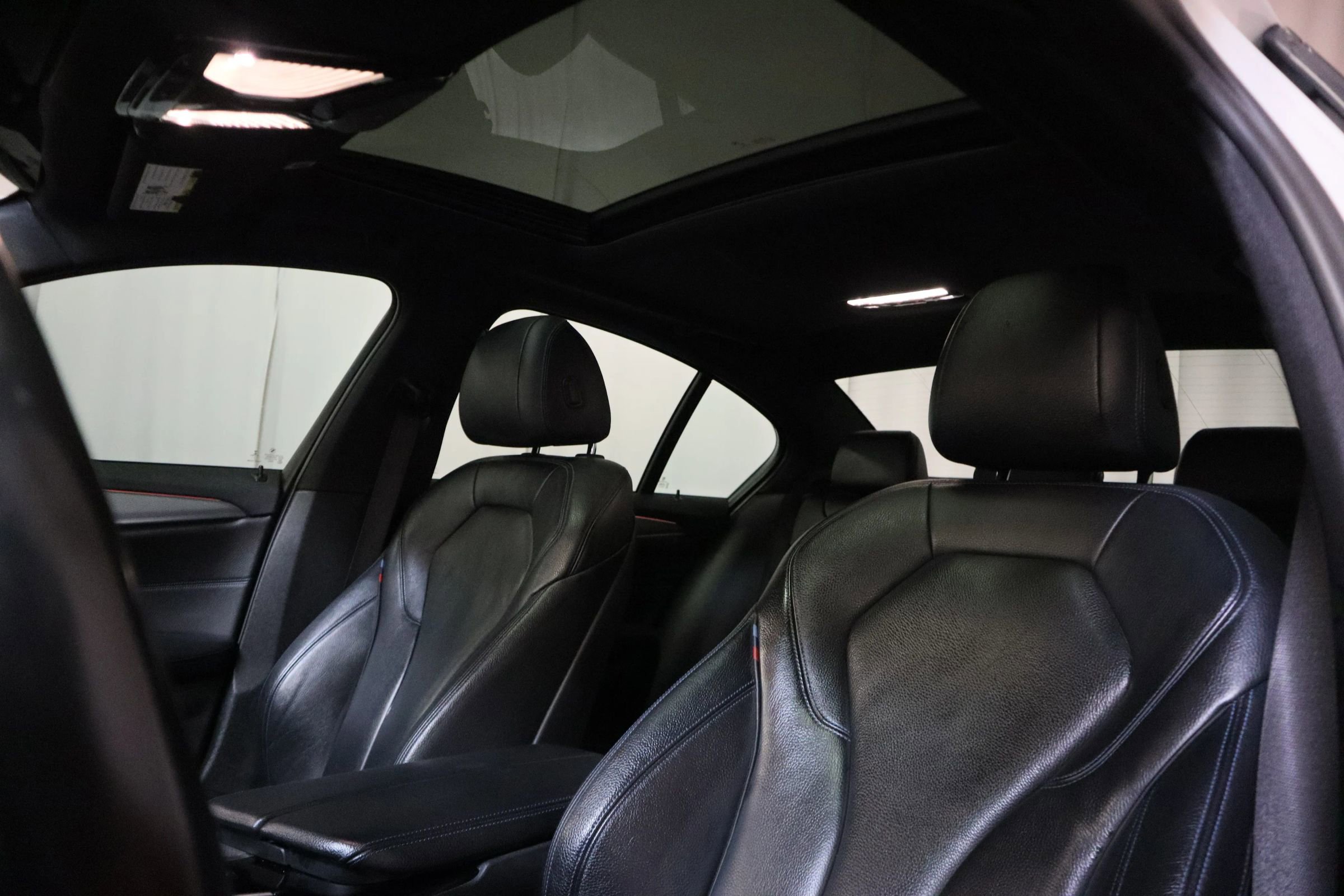 Used 2018 BMW 540i w/ M Sport Package RWD image 17