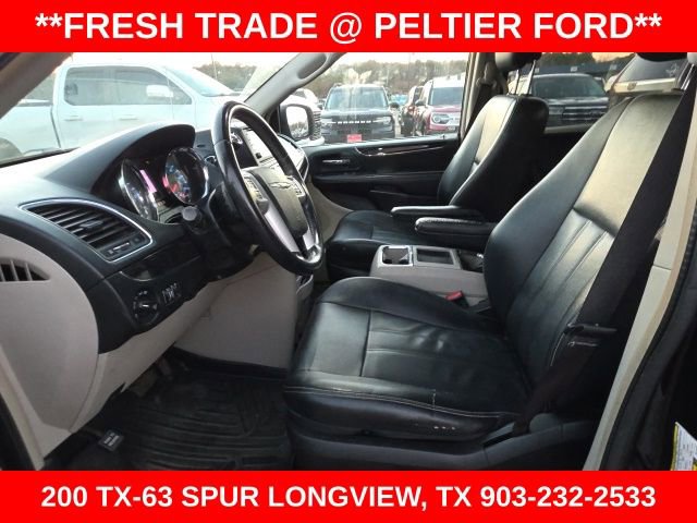 Used 2015 Chrysler Town & Country Touring image 6