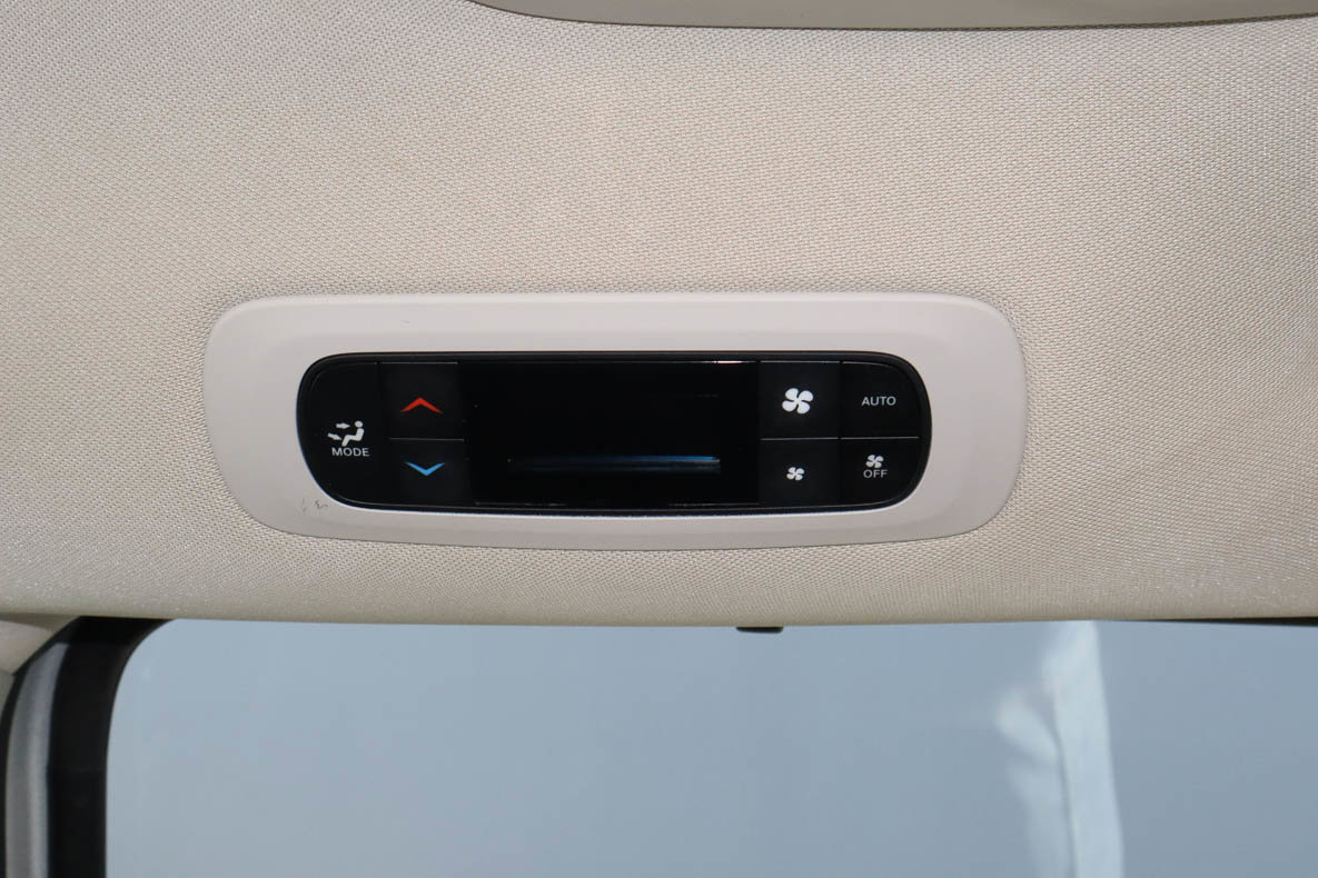 Used 2023 Chrysler Pacifica Touring-L FWD image 21