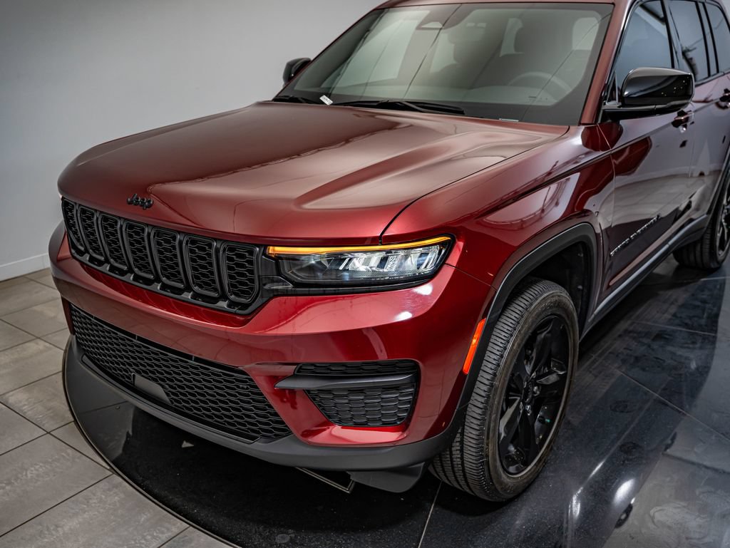 Used 2023 Jeep Grand Cherokee Altitude RWD image 14