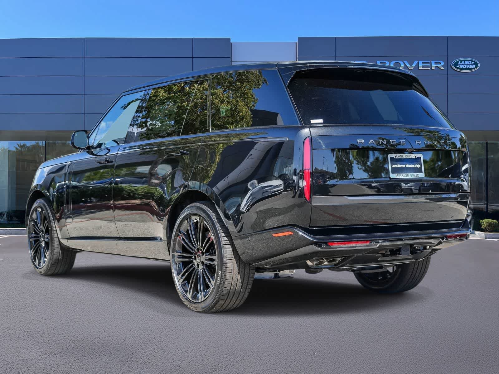 New 2026 Land Rover Range Rover Long Wheelbase SE AWD/4WD image 6