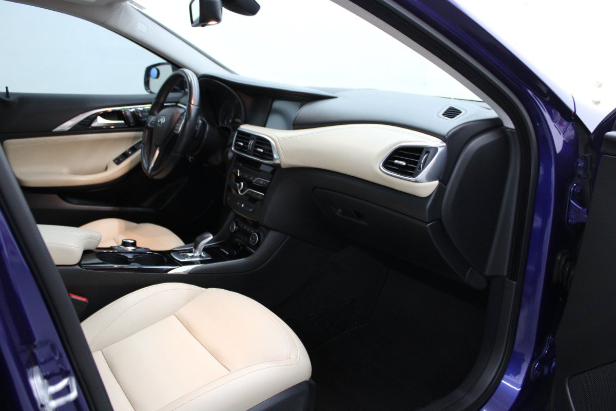 Used 2017 INFINITI QX30 Premium FWD image 10