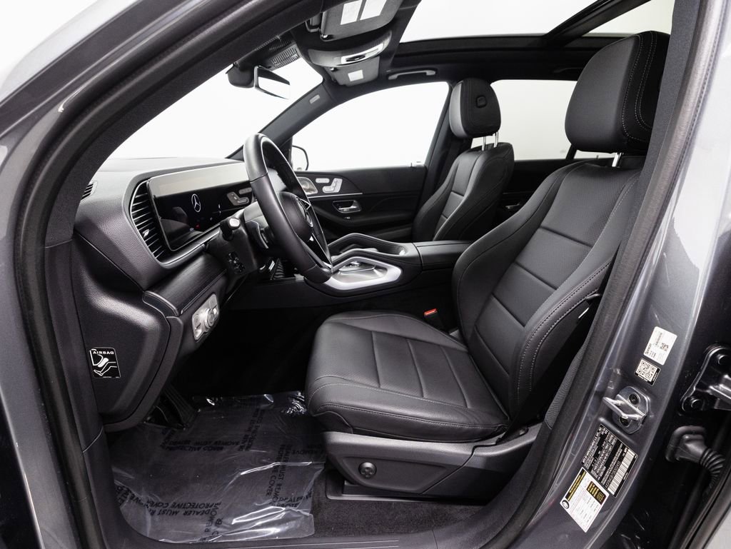 Used 2025 Mercedes-Benz GLE 450e 4MATIC w/ AMG Line Exterior image 8