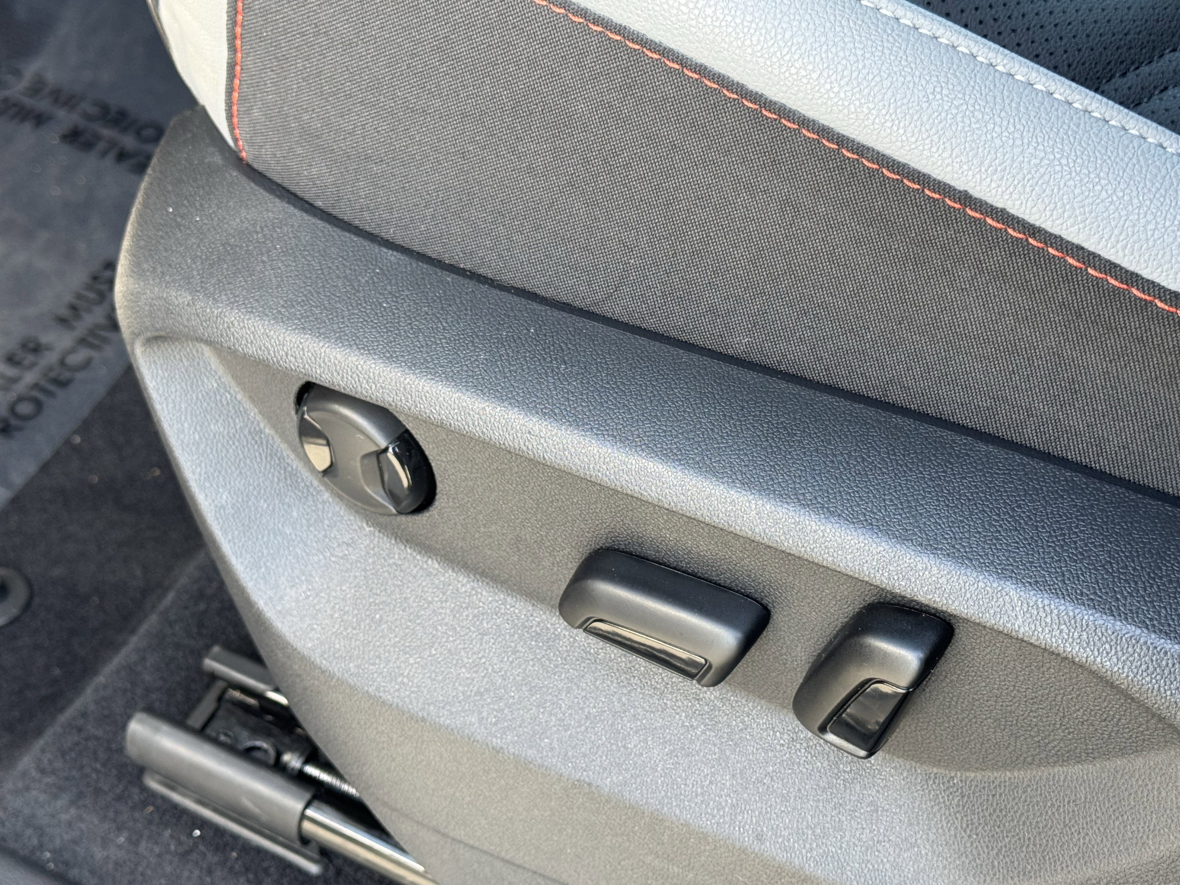 Used 2026 Volkswagen Atlas Peak Edition image 18