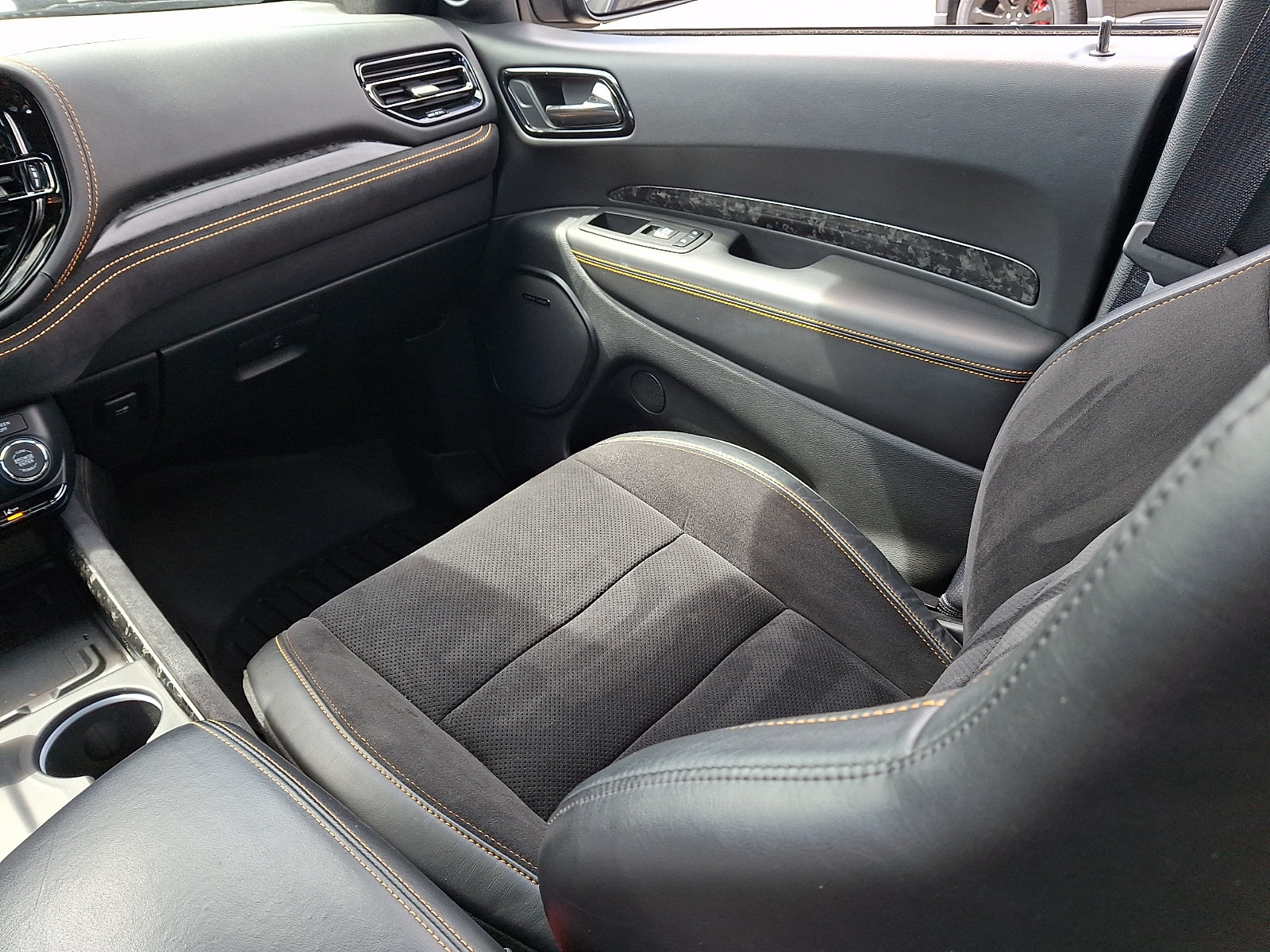Used 2023 Dodge Durango R/T w/ Hemi Orange Plus Package AWD/4WD image 15