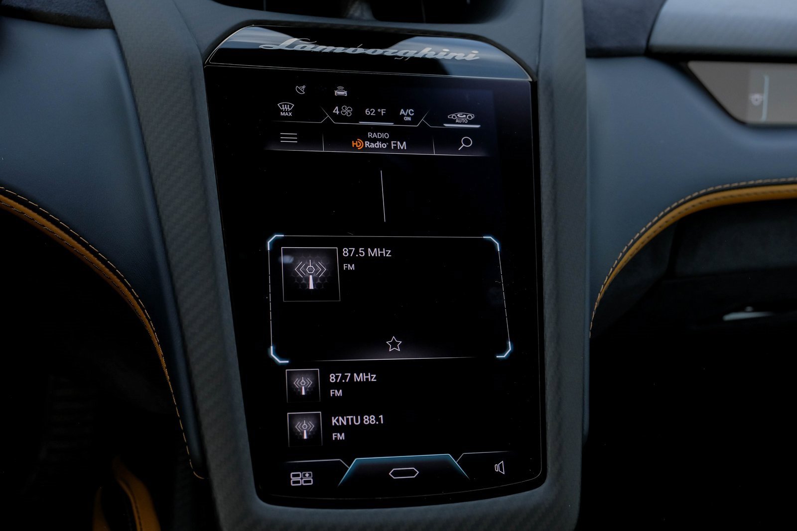 Used 2025 Lamborghini Revuelto image 35