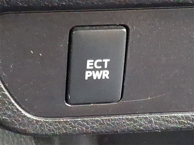 Used 2017 Toyota Tacoma SR5 w/ SR5 Appearance Package (SM) image 22