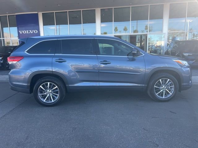 Used 2019 Toyota Highlander XLE image 2