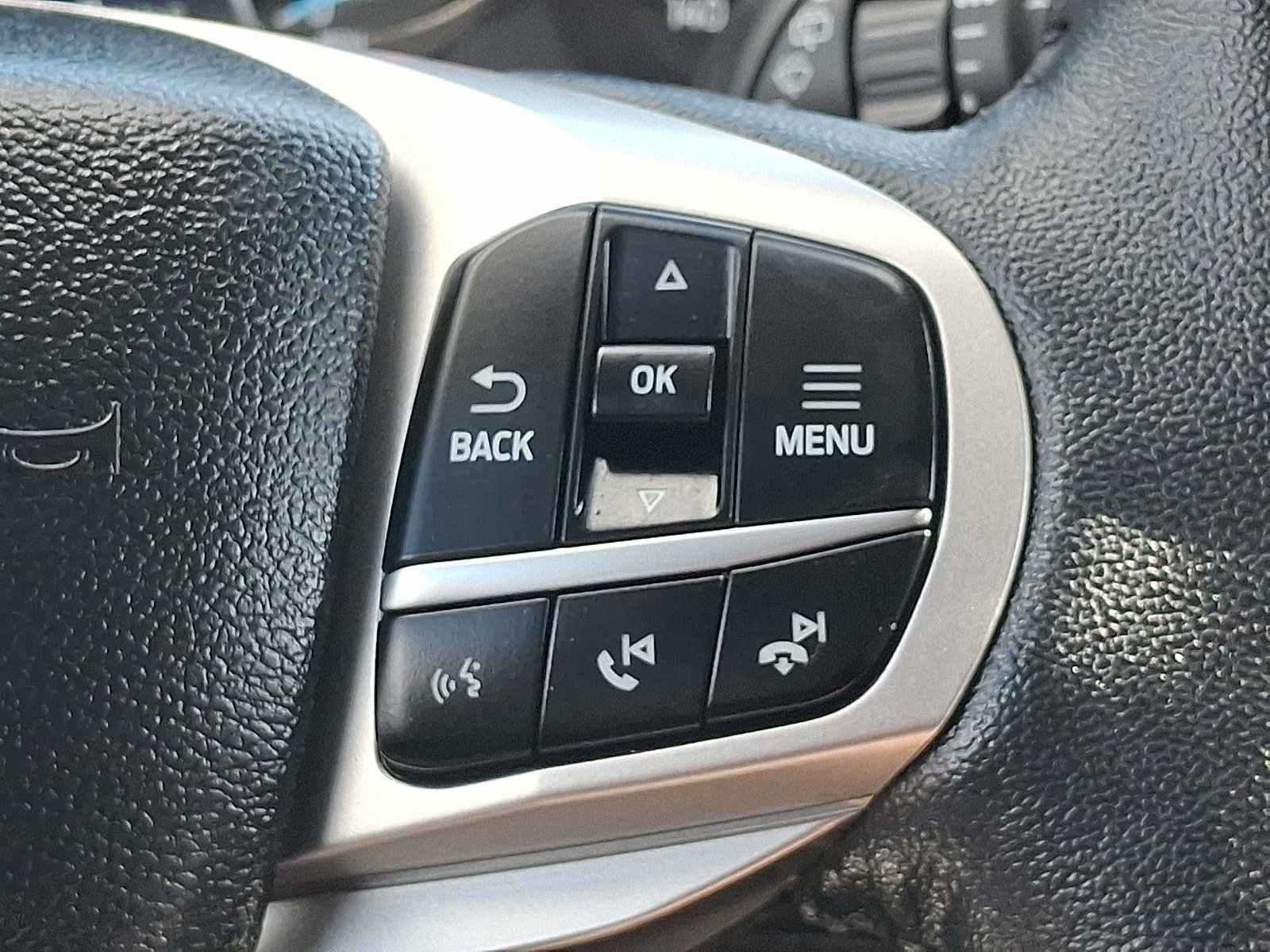 Used 2024 Ford Explorer XLT w/ Equipment Group 202A AWD/4WD image 23