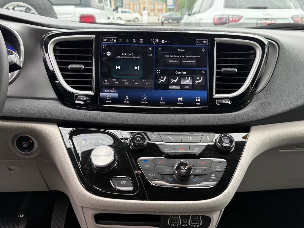 Used 2024 Chrysler Pacifica Touring-L FWD image 17