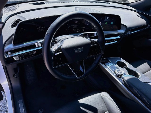 Used 2025 Cadillac Lyriq Luxury AWD/4WD image 24