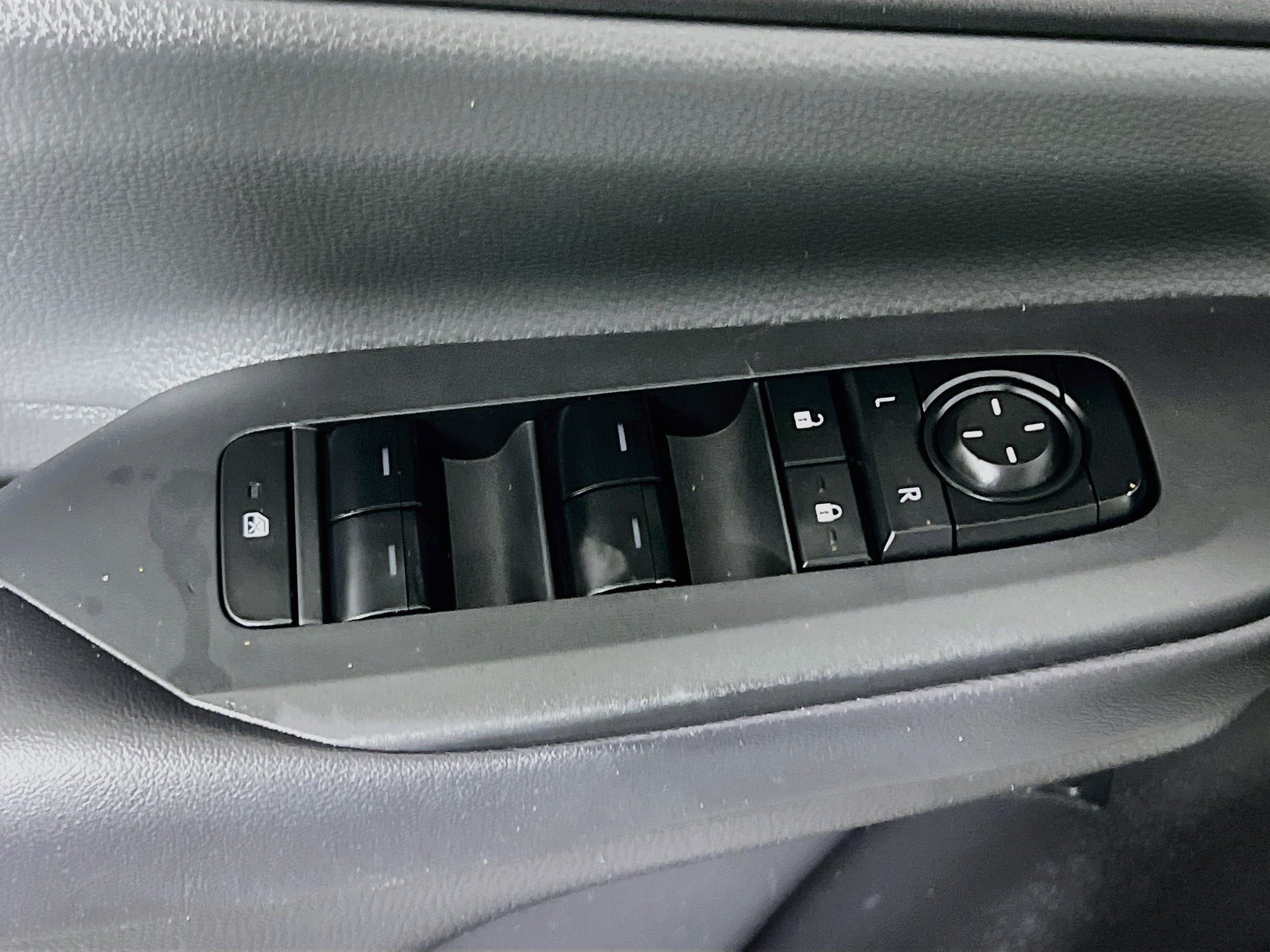 Used 2024 Toyota Prius LE FWD image 16