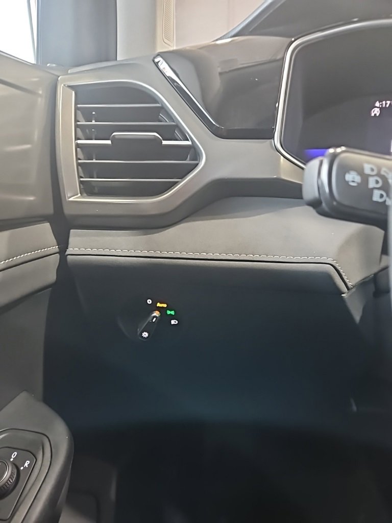 Used 2025 Volkswagen Taos SE image 35