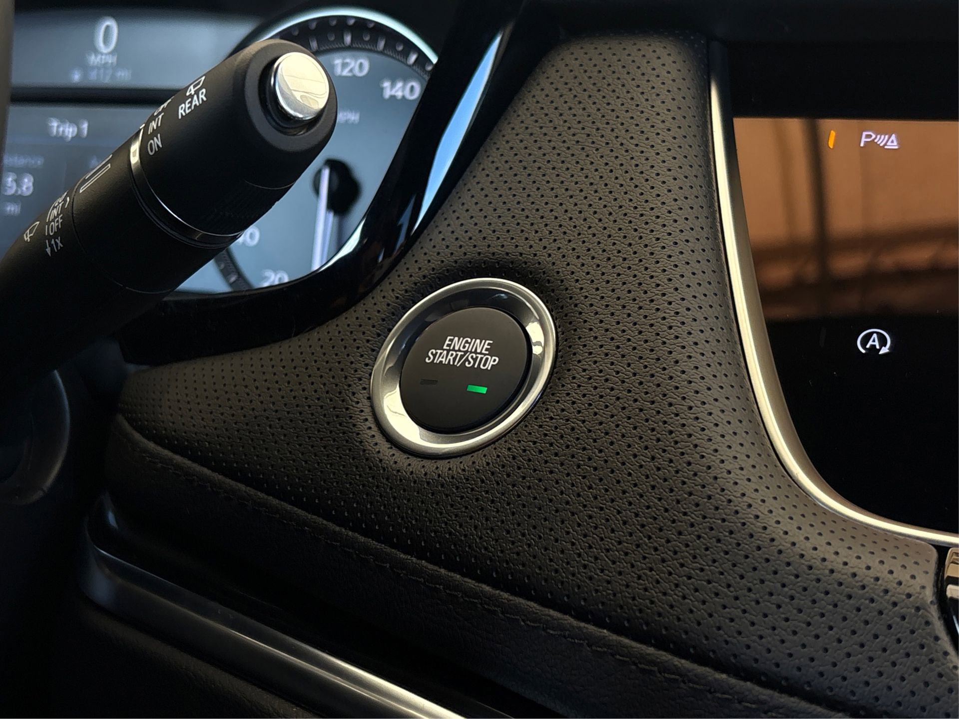 New 2025 Cadillac XT6 Luxury image 27