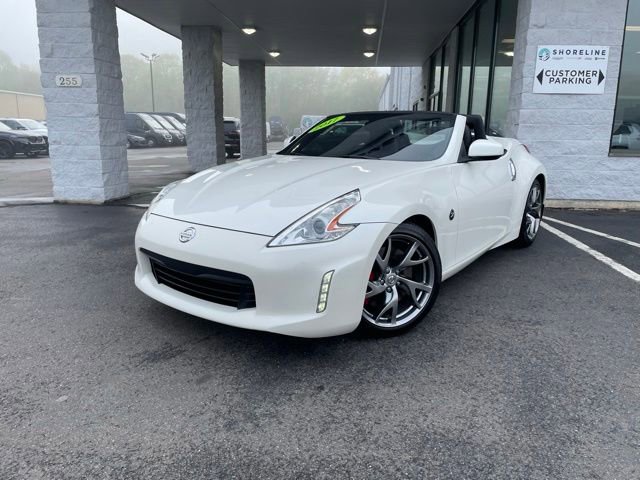 Used 2017 Nissan 370Z Touring Sport RWD image 2