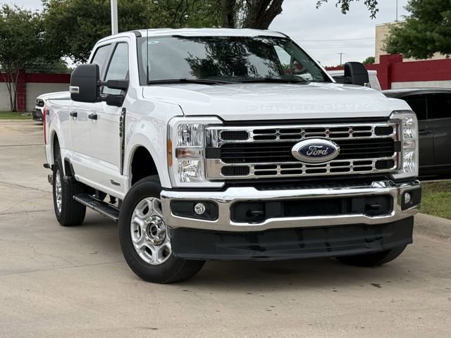 Used 2025 Ford F250 4x4 Crew Cab Super Duty image 2