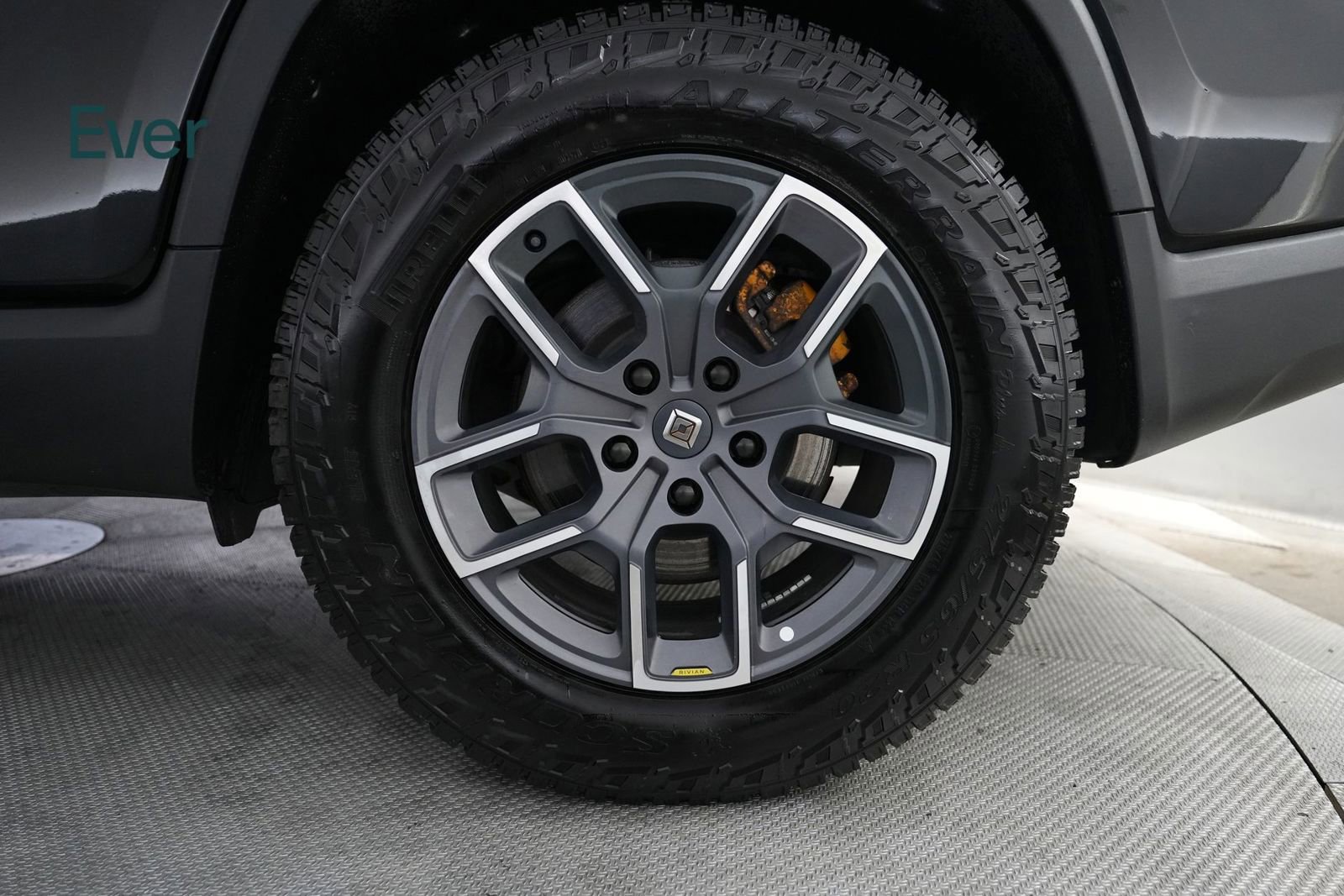 Used 2022 Rivian R1T Launch Edition image 9