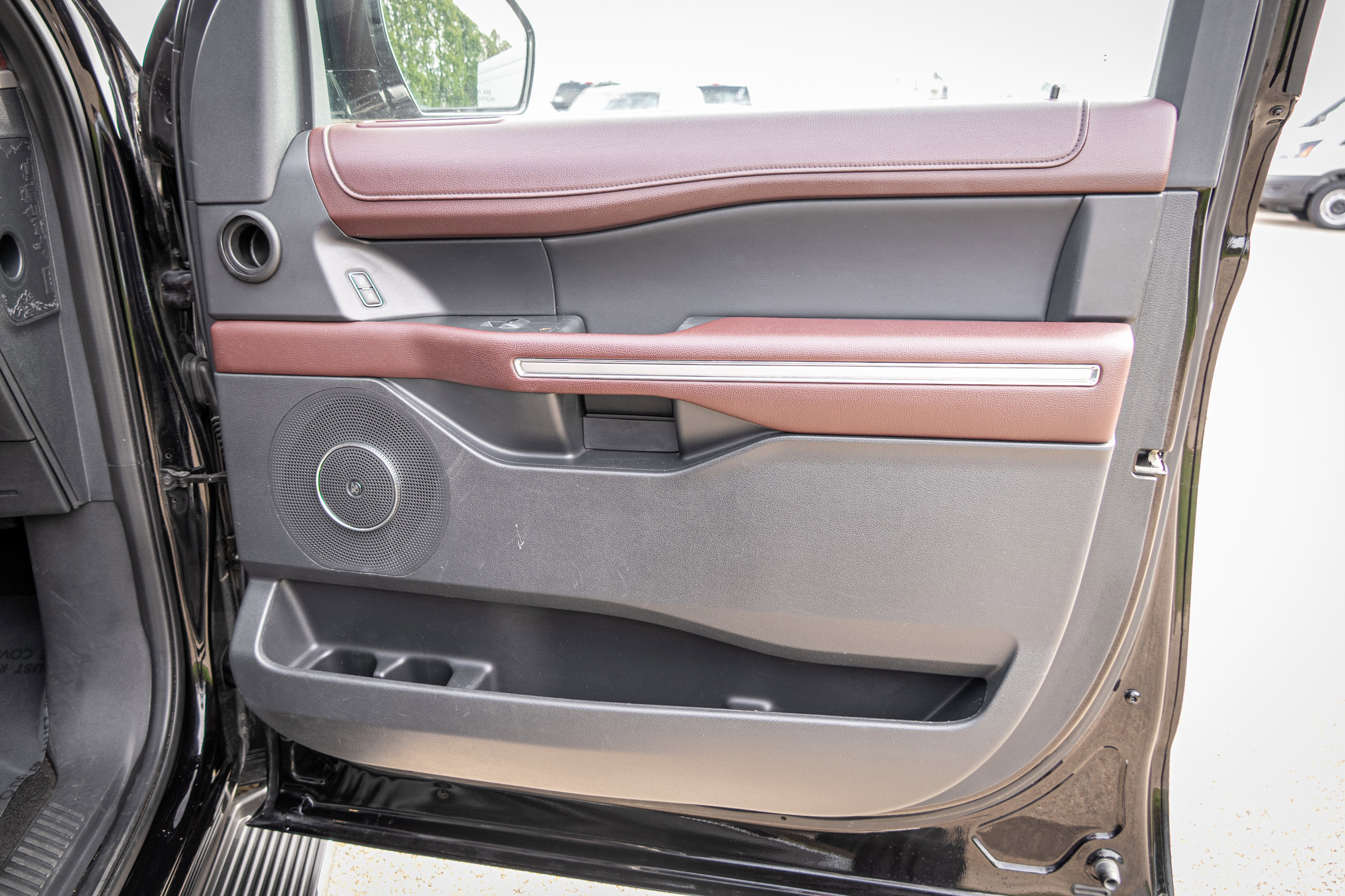 Used 2023 Ford Expedition Max Limited image 32