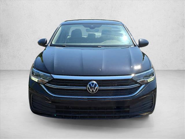 Used 2024 Volkswagen Jetta SE w/ Panoramic Sunroof Package FWD image 2