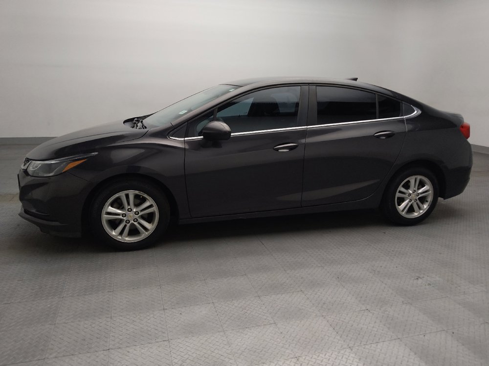 Used 2017 Chevrolet Cruze LT FWD image 2