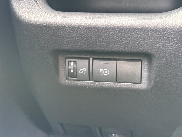 Used 2022 Toyota RAV4 XLE AWD/4WD image 31