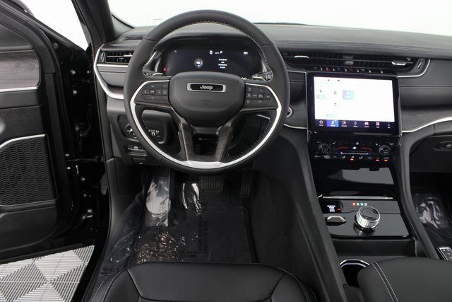 New 2025 Jeep Grand Cherokee L Limited w/ Black Appearance Package image 11