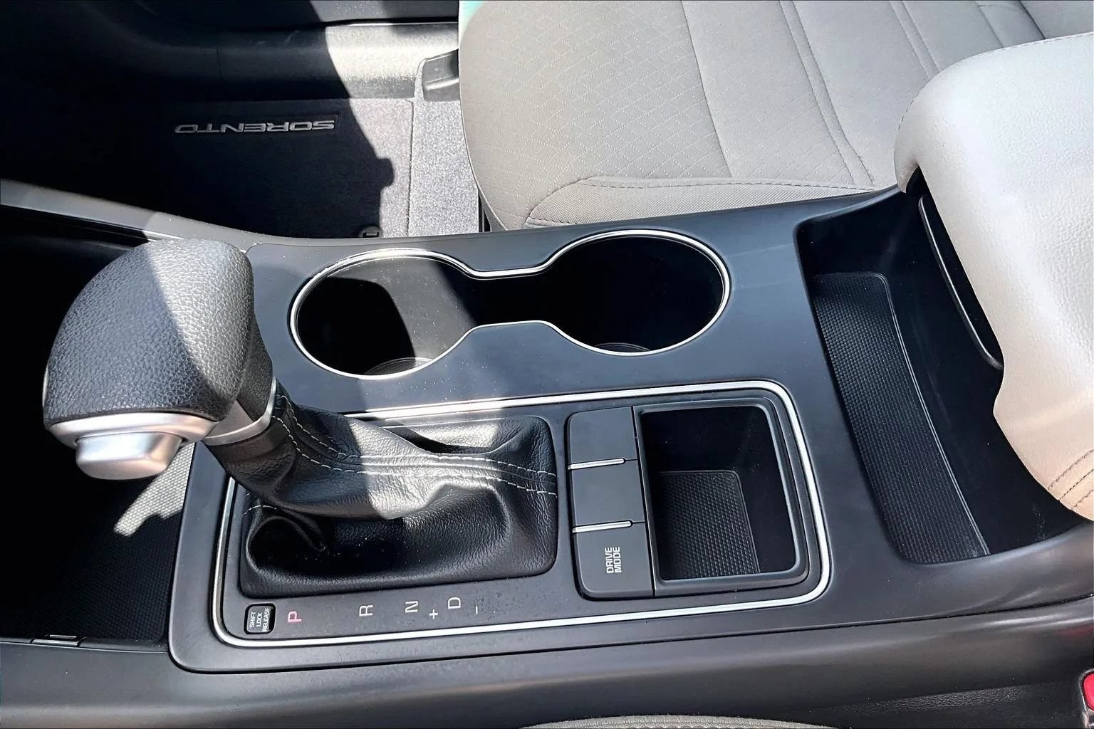 Used 2020 Kia Sorento LX FWD image 14