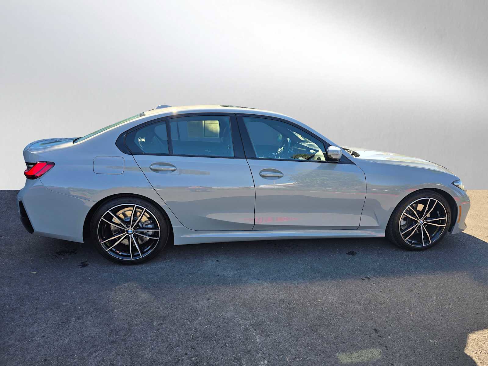 Used 2024 BMW 330i Sedan image 2