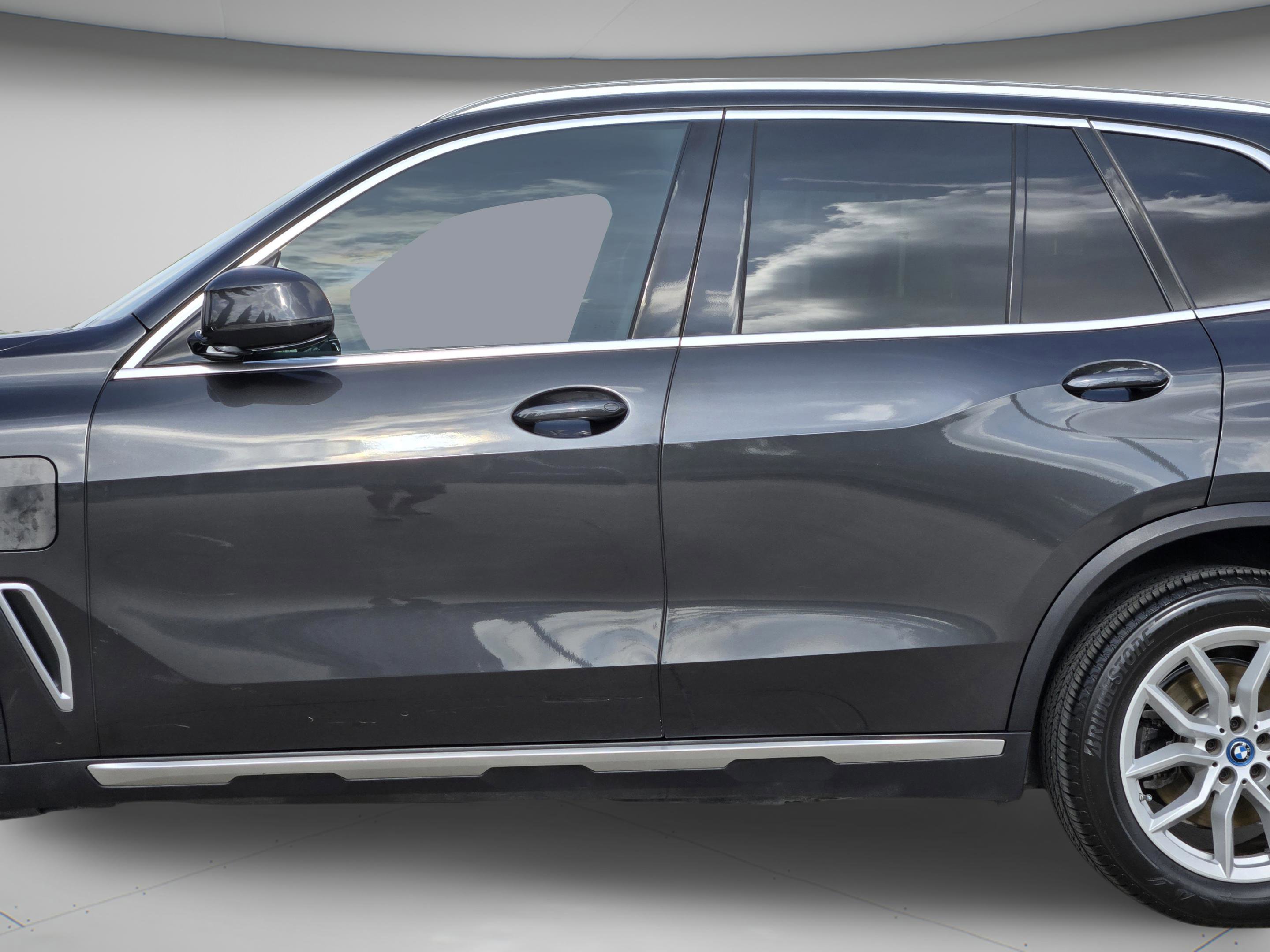 Used 2023 BMW X5 xDrive45e image 30