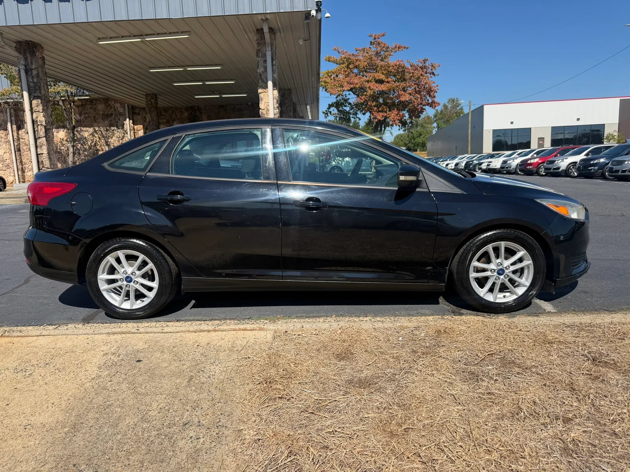 Used 2017 Ford Focus SE FWD image 8