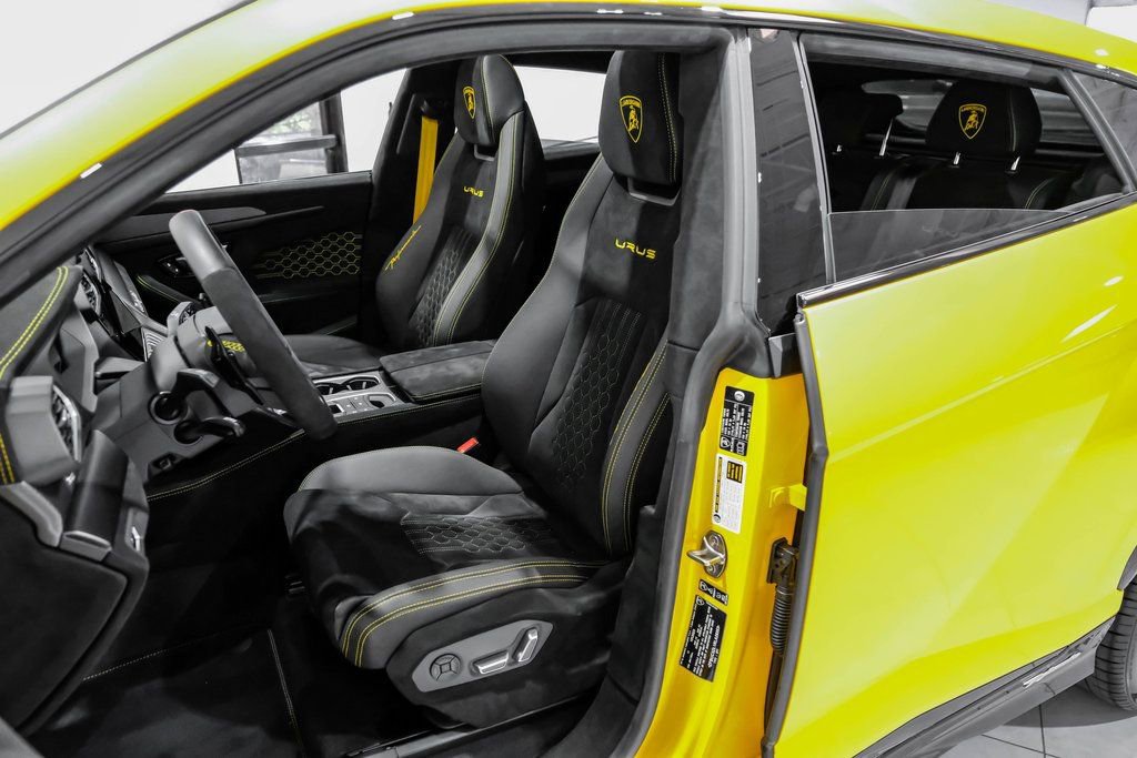 Used 2024 Lamborghini Urus Performante AWD/4WD image 32