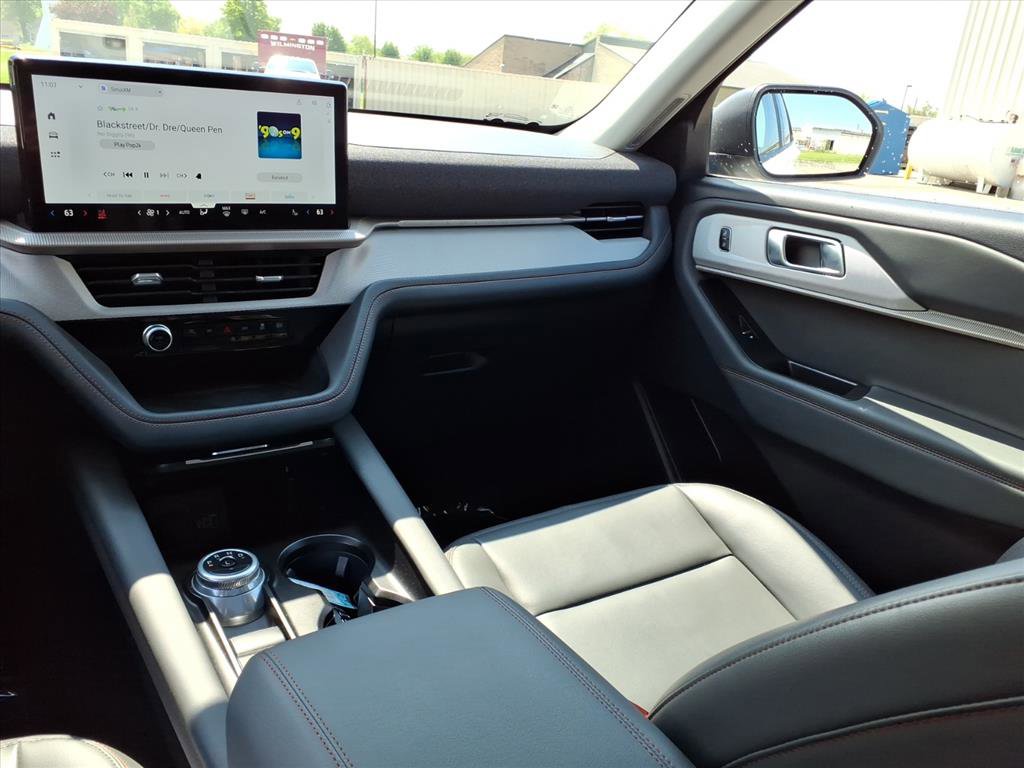 Used 2025 Ford Explorer Active w/ Active Comfort Package AWD/4WD image 17