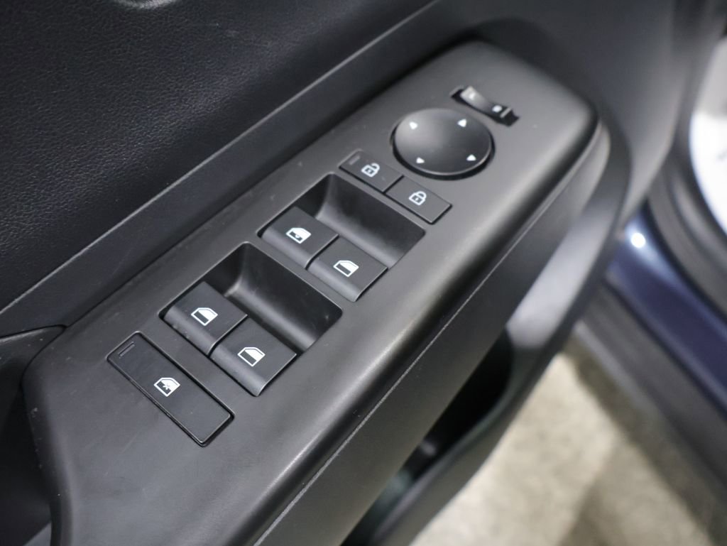 Used 2025 Hyundai Kona SEL image 14