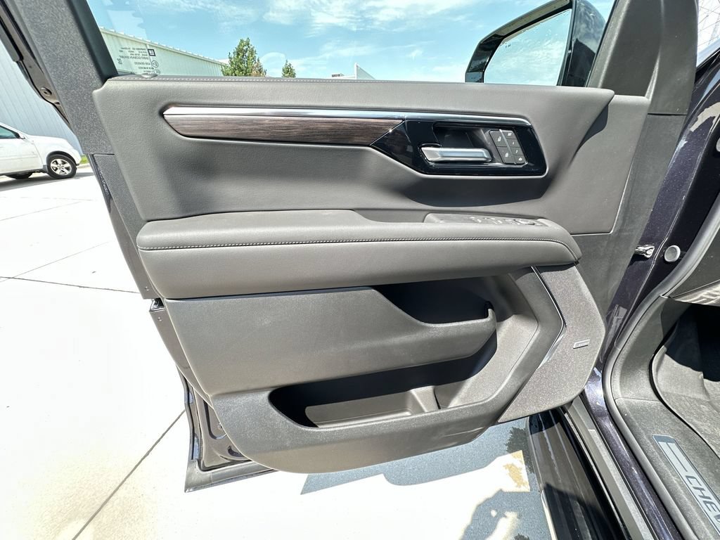 New 2026 Chevrolet Suburban LT w/ Comfort Package AWD/4WD image 21
