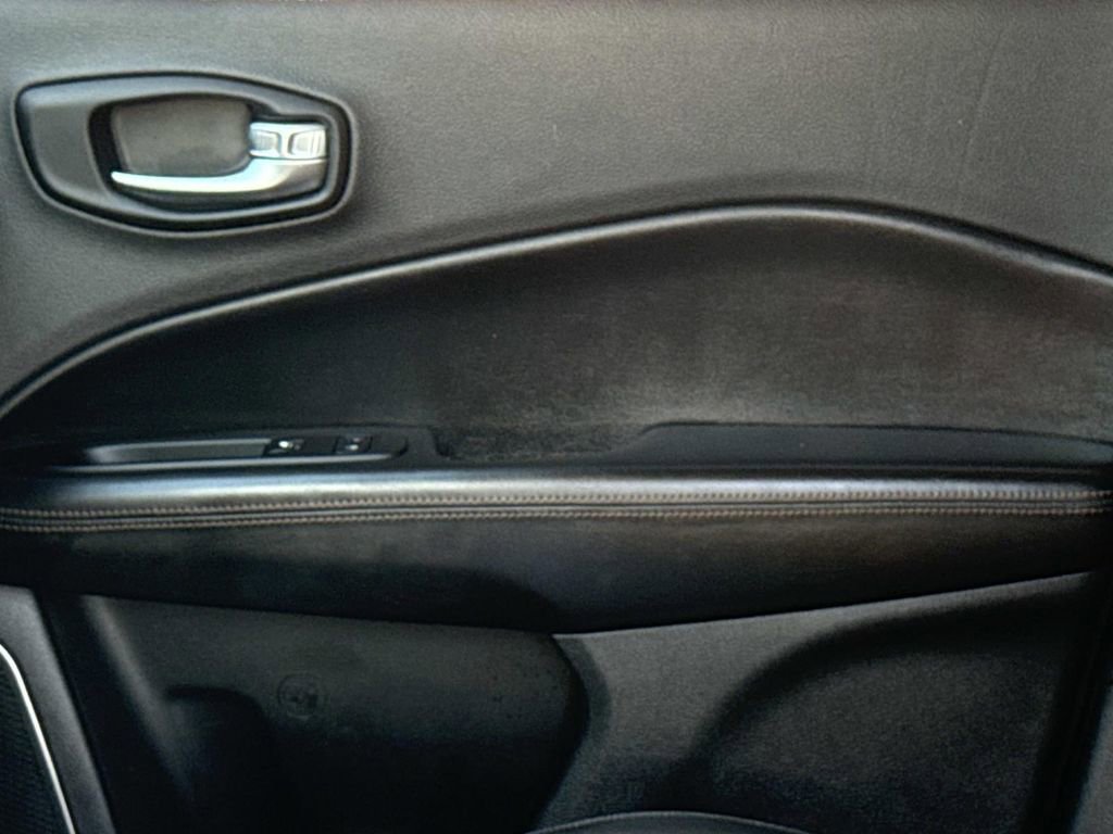 Used 2019 Jeep Compass Limited image 21