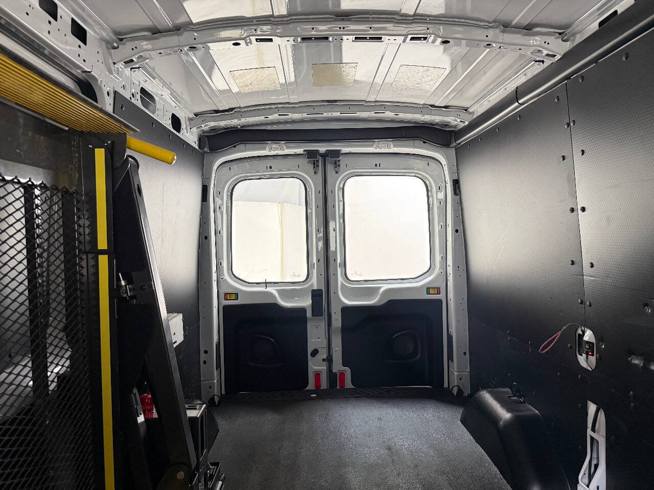 Used 2020 Ford Transit 250 Medium Roof RWD image 24