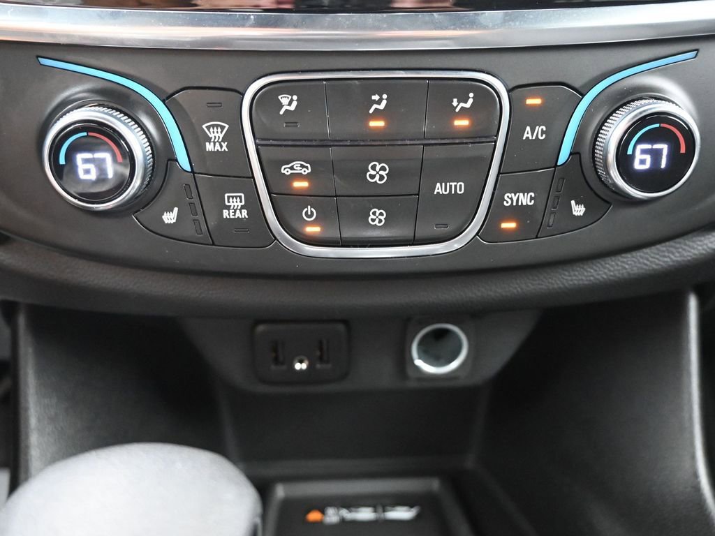 Used 2023 Chevrolet Traverse LT image 36